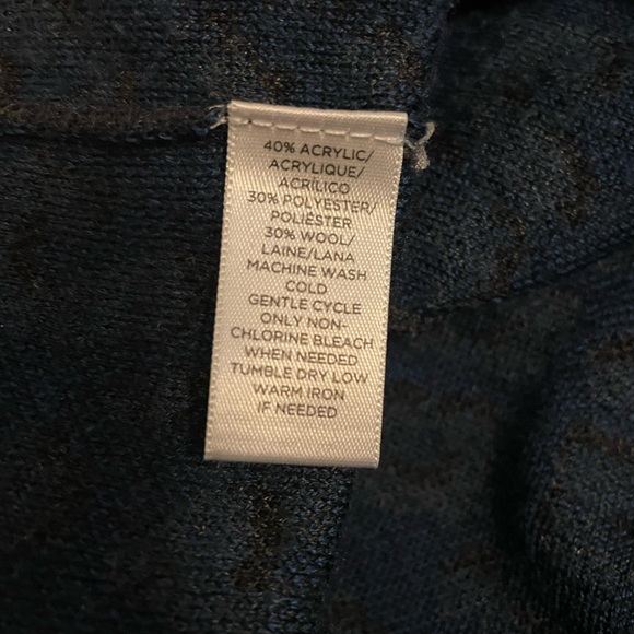 Great 3-quarter length sleeve dress for the office. Great for Winter or Fall. - Picture 3 of 3